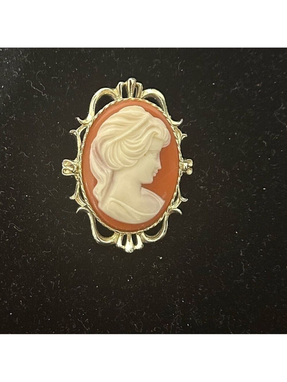Vintage GERRY’S Gerry Weber 70’s CAMEO Brooch Pendant Goldtone Soft Orange EC